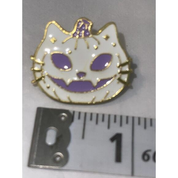 White and Purple Cat Pumpkin Halloween Pin Brooch - Picture 1 of 1